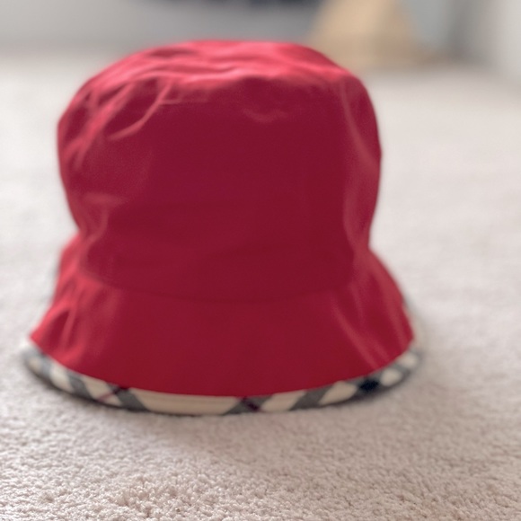 Authentic BURBERRY Bucket Hat.Red w/Signature Trim - Picture 4 of 4